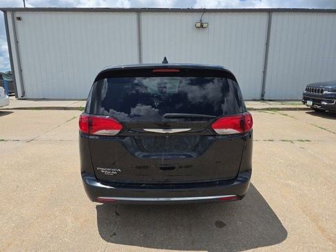 Certified 2019 Chrysler Pacifica Touring Plus w/ Tire & Wheel Group FWD image 7