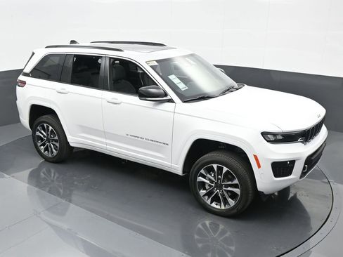 Used 2024 Jeep Grand Cherokee Overland w/ Luxury Tech Group IV image 56