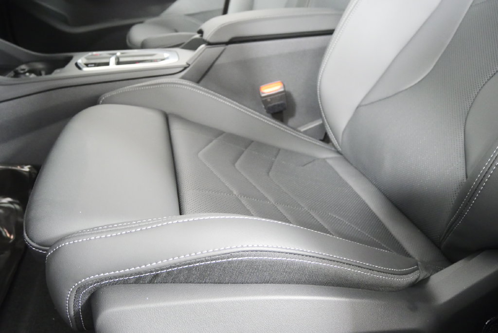 Used 2026 BMW 228i w/ Technology Package FWD image 9