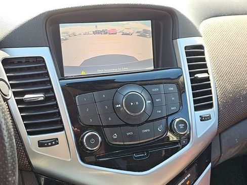 Used 2015 Chevrolet Cruze LT w/ Technology Package image 8