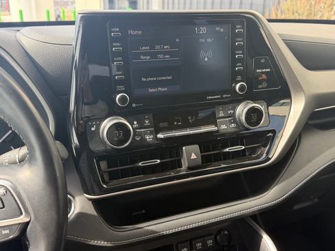 Used 2020 Toyota Highlander XLE image 14