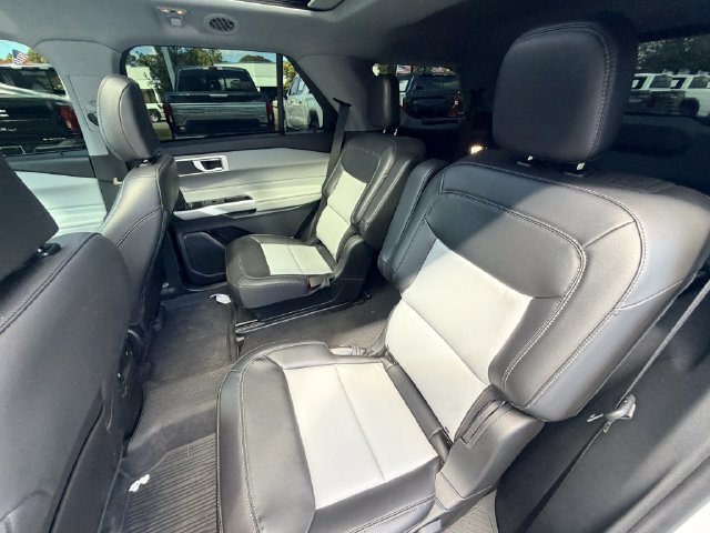 Used 2023 Ford Explorer XLT w/ Equipment Group 202A RWD image 17