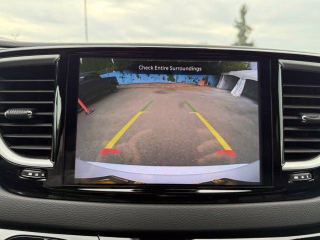 Used 2025 Chrysler Pacifica Select FWD image 29