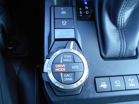 Used 2024 Toyota Tacoma Leather image 13