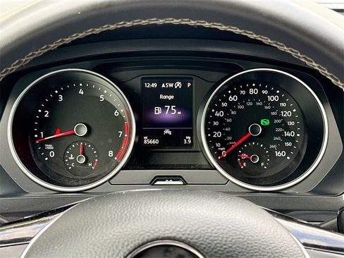 Used 2021 Volkswagen Tiguan SE w/ Panoramic Sunroof Package image 13