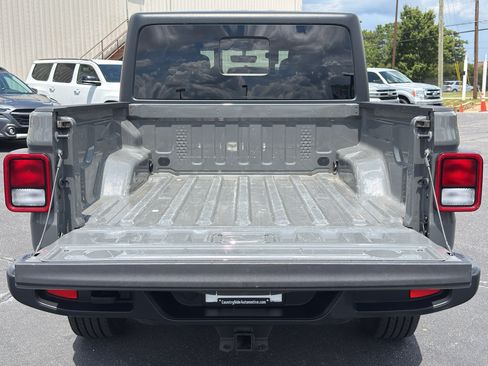 Used 2021 Jeep Gladiator Overland w/ Popular Equipment Package AWD/4WD image 9