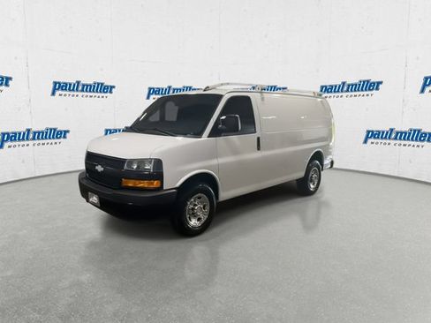 Used 2018 Chevrolet Express 2500 w/ Driver Convenience Package RWD image 4