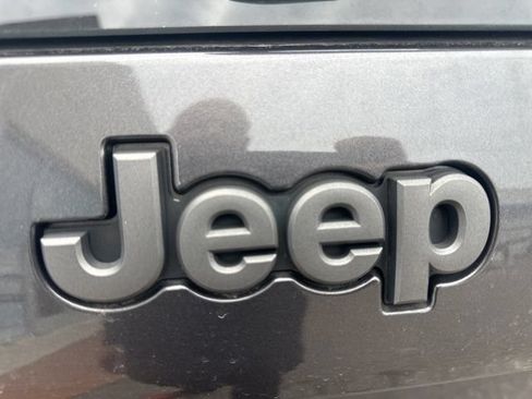 Used 2022 Jeep Cherokee Trailhawk AWD/4WD image 41