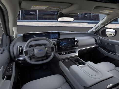 New 2026 Ford Expedition Active image 9