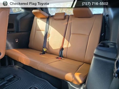 Used 2024 Toyota Highlander Platinum image 22