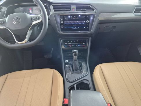 Used 2023 Volkswagen Tiguan SE FWD image 25