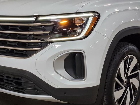 Used 2024 Volkswagen Atlas SE w/ Panoramic Sunroof Package image 14