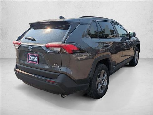 Used 2024 Toyota RAV4 LE AWD/4WD image 5