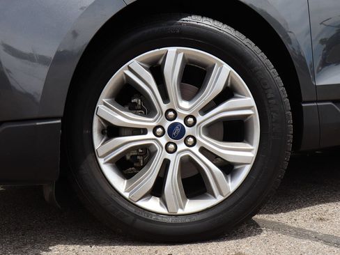 Used 2020 Ford Edge Titanium FWD image 5