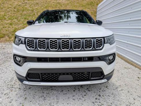 Used 2025 Jeep Compass Limited AWD/4WD image 3