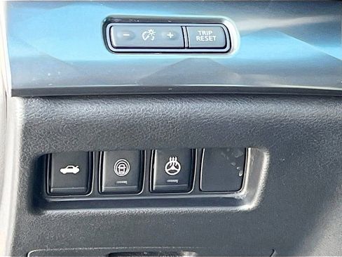 Used 2023 Nissan Maxima SR w/ Sport Mat Group FWD image 10