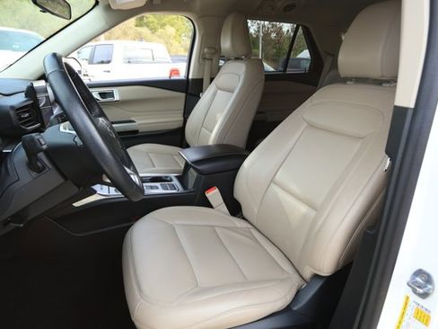 Used 2023 Ford Explorer XLT w/ Equipment Group 202A image 25