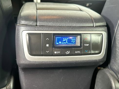 Used 2016 Toyota Highlander XLE AWD/4WD image 23