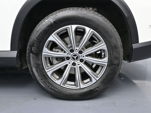 Used 2023 Mercedes-Benz GLC 300 image 9