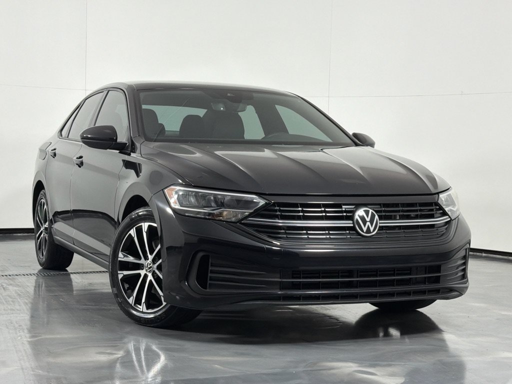 Used 2023 Volkswagen Jetta Sport FWD image 2