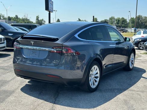 Used 2018 Tesla Model X 75D image 10