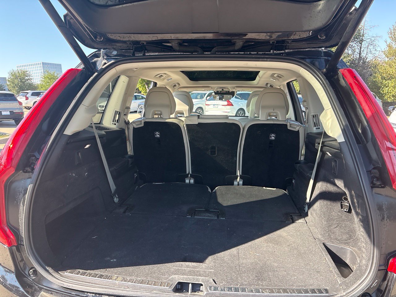 Used 2021 Volvo XC90 T6 Momentum AWD/4WD image 10
