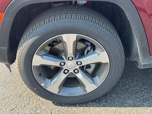 Certified 2026 Jeep Grand Cherokee Limited AWD/4WD image 10