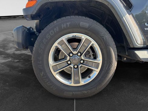 Used 2018 Jeep Wrangler Unlimited Sahara w/ Dual Top Group AWD/4WD image 9