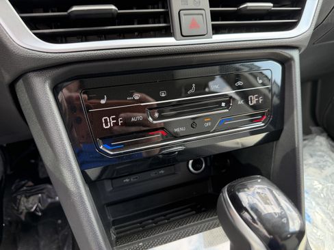 New 2026 Volkswagen Taos SE FWD image 20