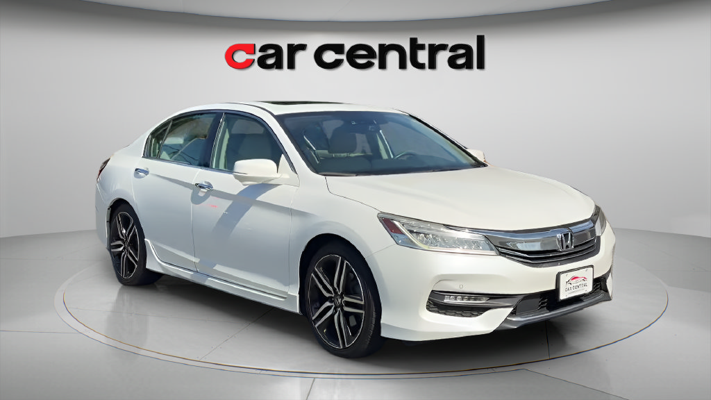 Used 2017 Honda Accord Touring image 8