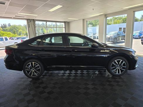 New 2026 Volkswagen Jetta SE FWD image 2