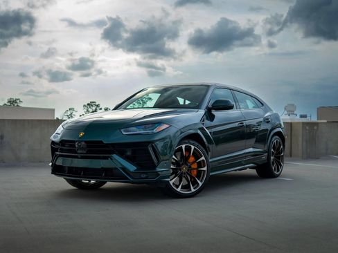 Used 2024 Lamborghini Urus S AWD/4WD image 1