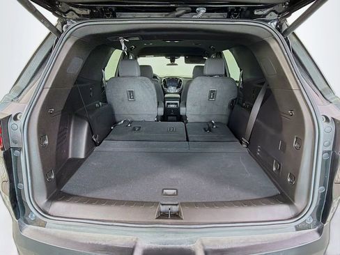 Used 2022 Chevrolet Traverse LT image 26