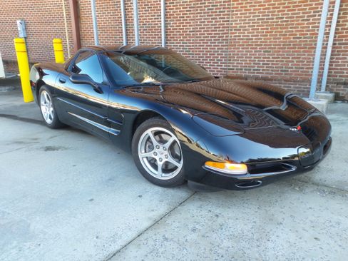 Used 2001 Chevrolet Corvette Coupe w/ Preferred Equipment Group2 image 52
