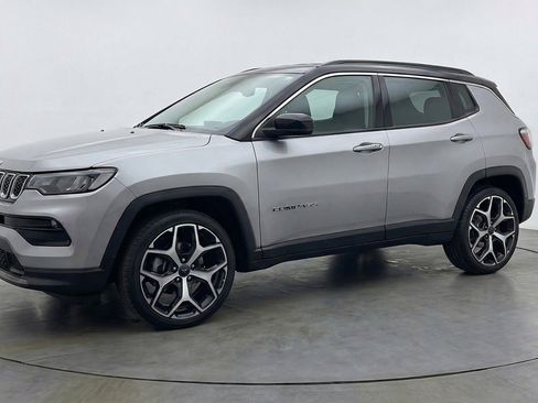 Used 2025 Jeep Compass Limited AWD/4WD image 3