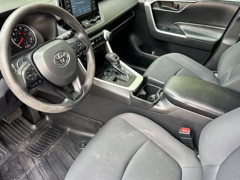 Used 2019 Toyota RAV4 LE FWD image 10