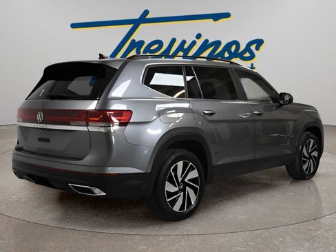 Used 2024 Volkswagen Atlas SE FWD image 2