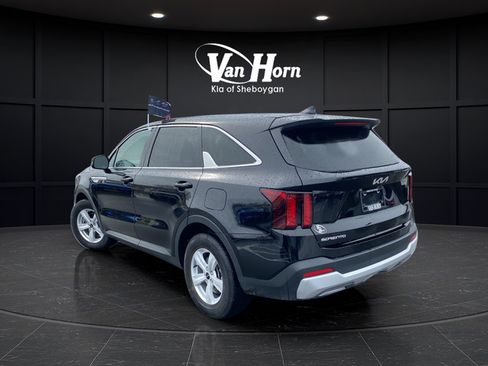 Used 2025 Kia Sorento LX FWD image 5