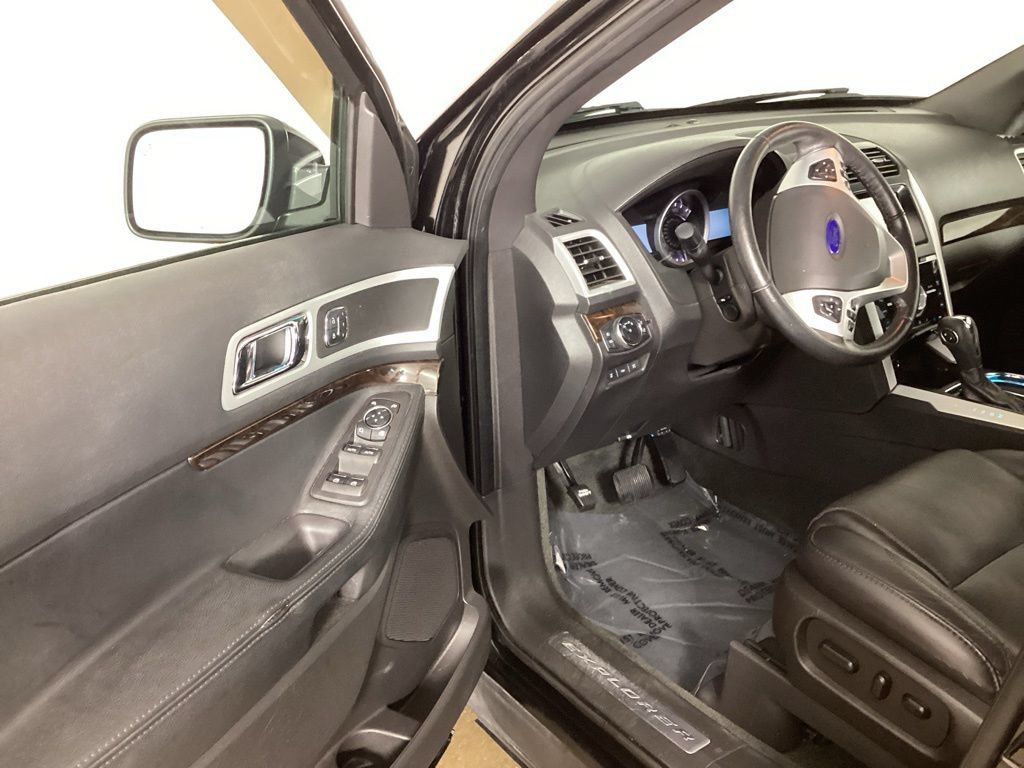 Used 2015 Ford Explorer Limited w/ Equipment Group 302A AWD/4WD image 9
