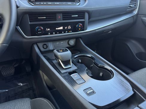 Used 2025 Nissan Rogue SV FWD image 39