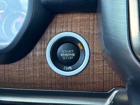 Used 2021 RAM 1500 Limited w/ Body Color Bumper Group image 28