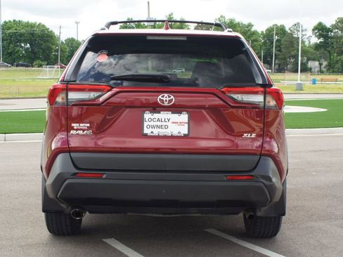 Used 2023 Toyota RAV4 XLE Premium FWD image 3