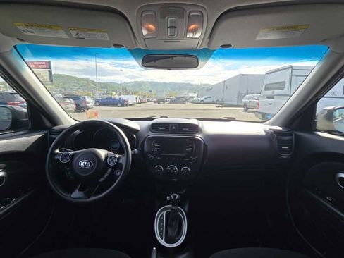 Used 2018 Kia Soul FWD image 16