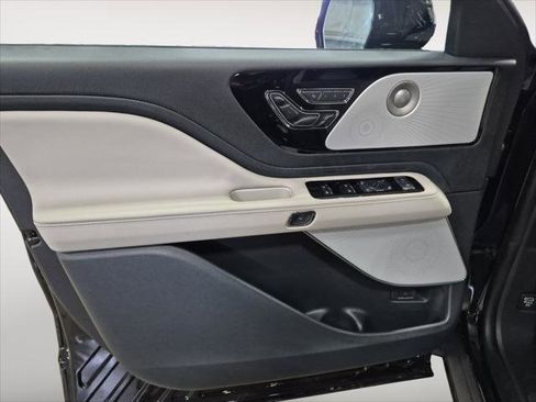 New 2026 Lincoln Aviator Reserve image 11