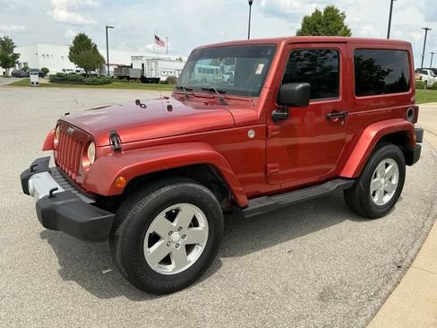 Used 2011 Jeep Wrangler Sahara w/ Connectivity Group AWD/4WD image 3
