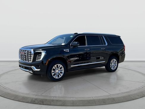 Used 2026 GMC Yukon XL Denali w/ Sun & Power Step Package AWD/4WD image 4