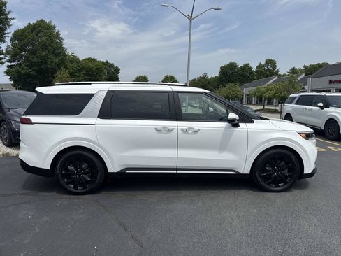 Used 2024 Kia Carnival SX FWD image 10