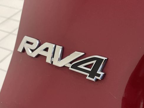 Used 2020 Toyota RAV4 LE w/ All Weather Liner Package AWD/4WD image 18