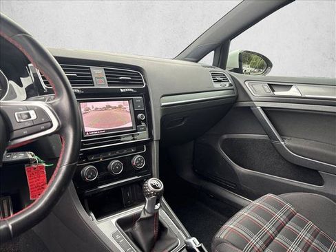 Used 2018 Volkswagen Golf 4-Door FWD image 15