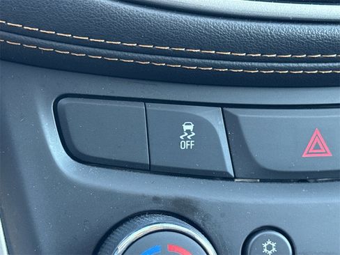 Used 2022 Chevrolet Trax LT w/ LT Convenience Package image 33